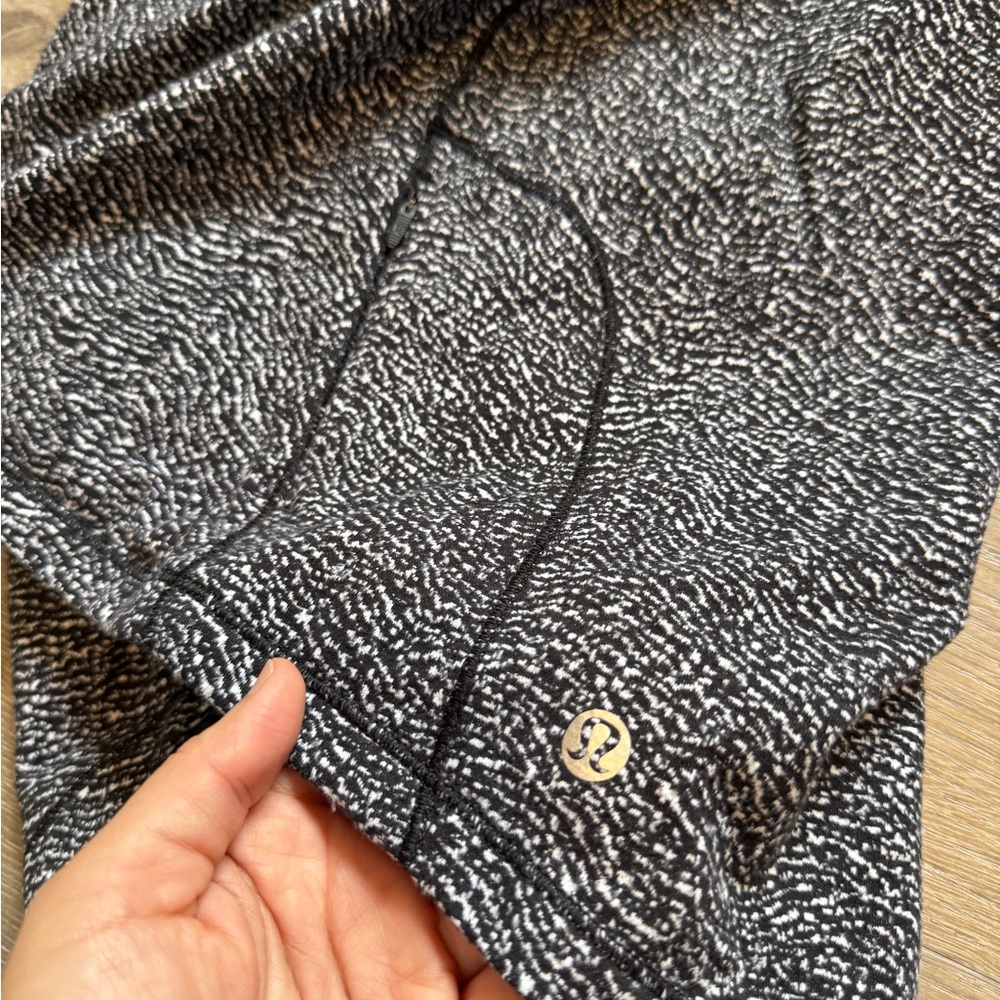 Lululemon Outrun 1/2 Zip in Luon Ripple Jacquard Black & White - Picture 8 of 11